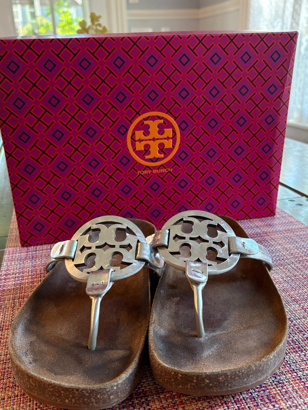 Tory Burch Silver Miller
cloud Sandals 8.5 thong flip flop